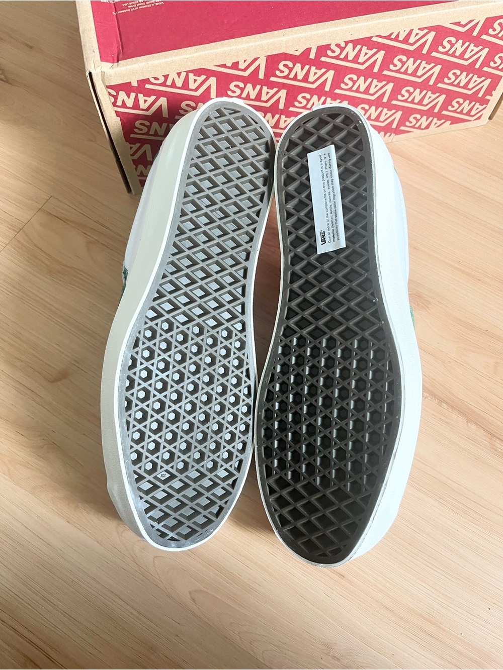 Vans Off The Wall Top Sneakers White Green Leather Women’s  Size 9.0 US Mens 7.5 - Picture 9 of 9